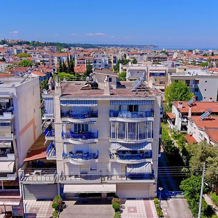 Lovely And Sunny Apartament 300M From Beach!! Peraía Екстериор снимка