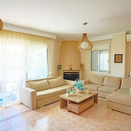 Lovely And Sunny Apartament 300M From Beach!! Peraía Екстериор снимка