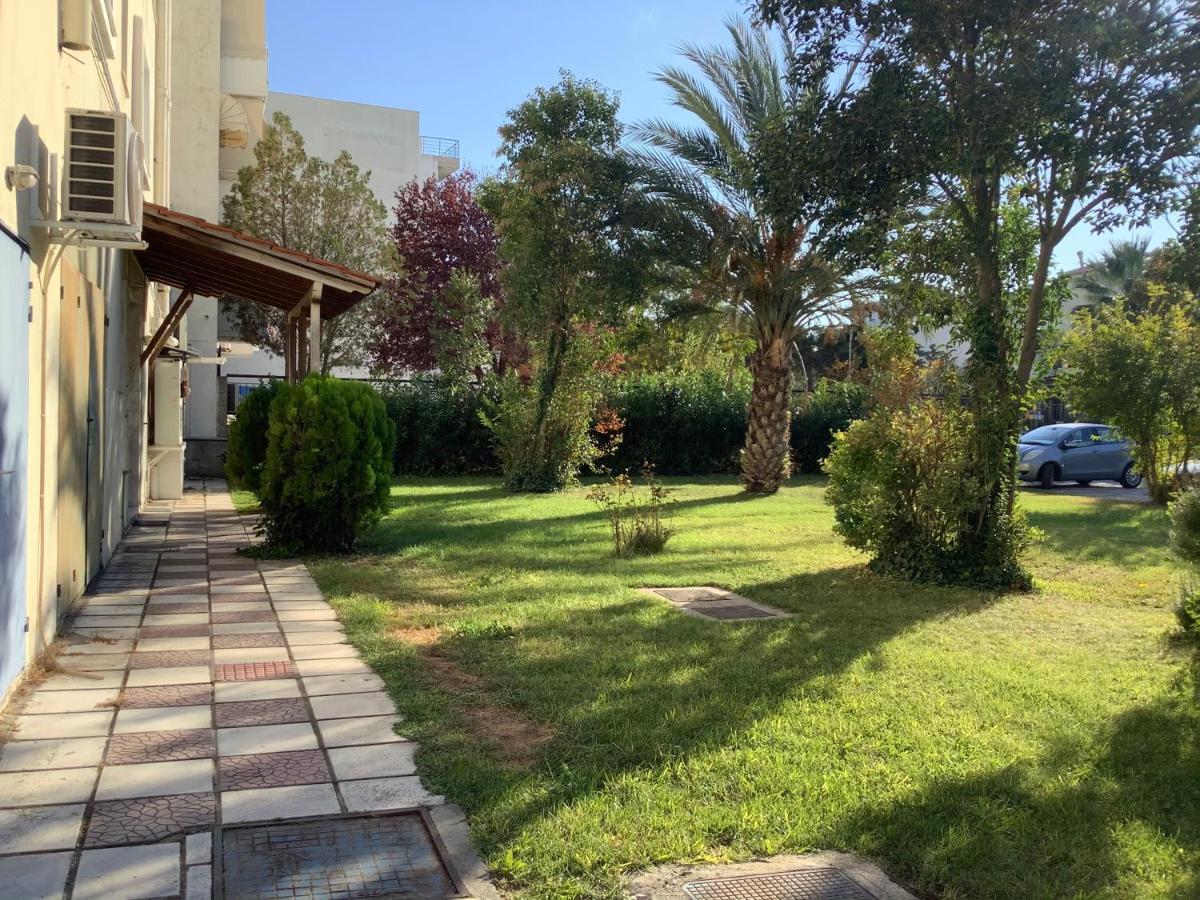 Lovely And Sunny Apartament 300M From Beach!! Peraía Екстериор снимка