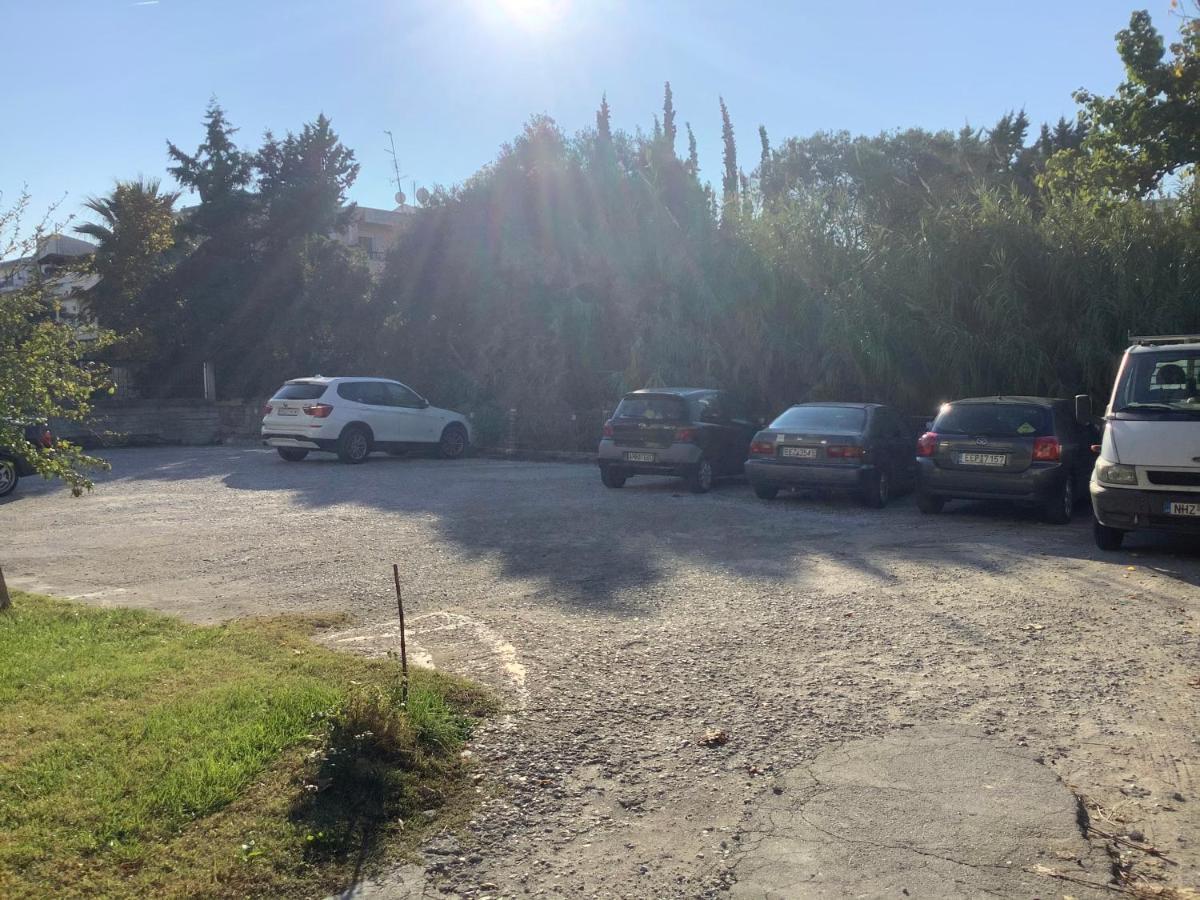 Lovely And Sunny Apartament 300M From Beach!! Peraía Екстериор снимка