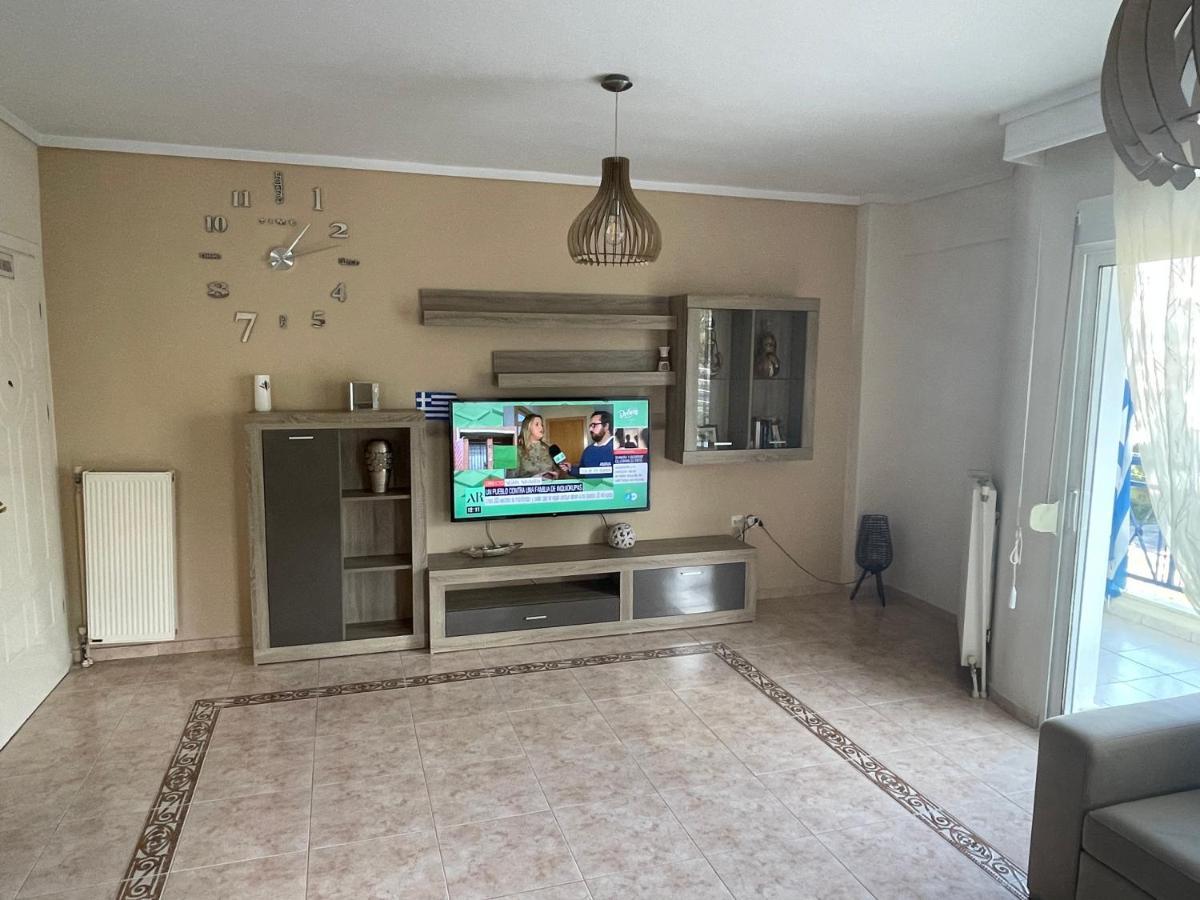Lovely And Sunny Apartament 300M From Beach!! Peraía Екстериор снимка