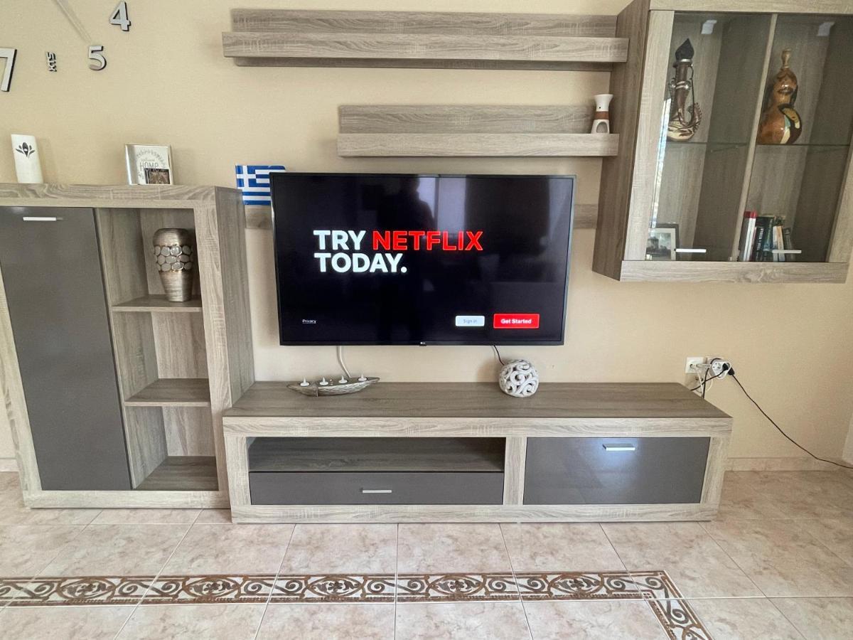Lovely And Sunny Apartament 300M From Beach!! Peraía Екстериор снимка
