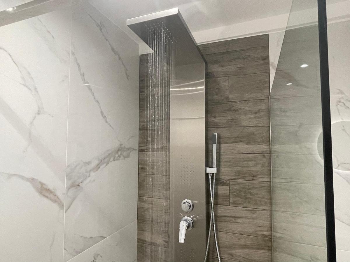 Lovely And Sunny Apartament 300M From Beach!! Peraía Екстериор снимка