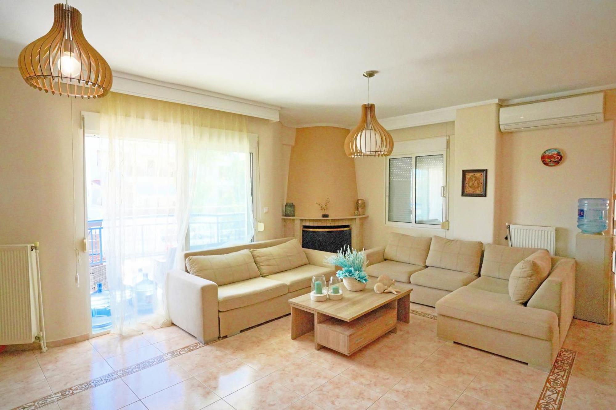 Lovely And Sunny Apartament 300M From Beach!! Peraía Екстериор снимка