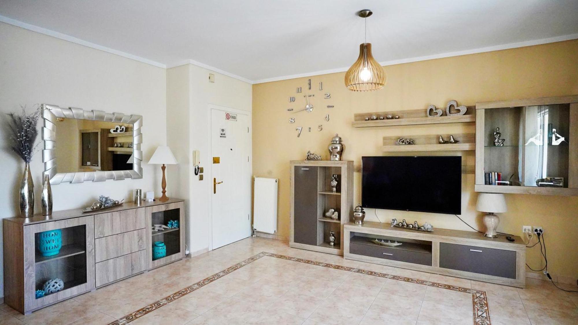 Lovely And Sunny Apartament 300M From Beach!! Peraía Екстериор снимка