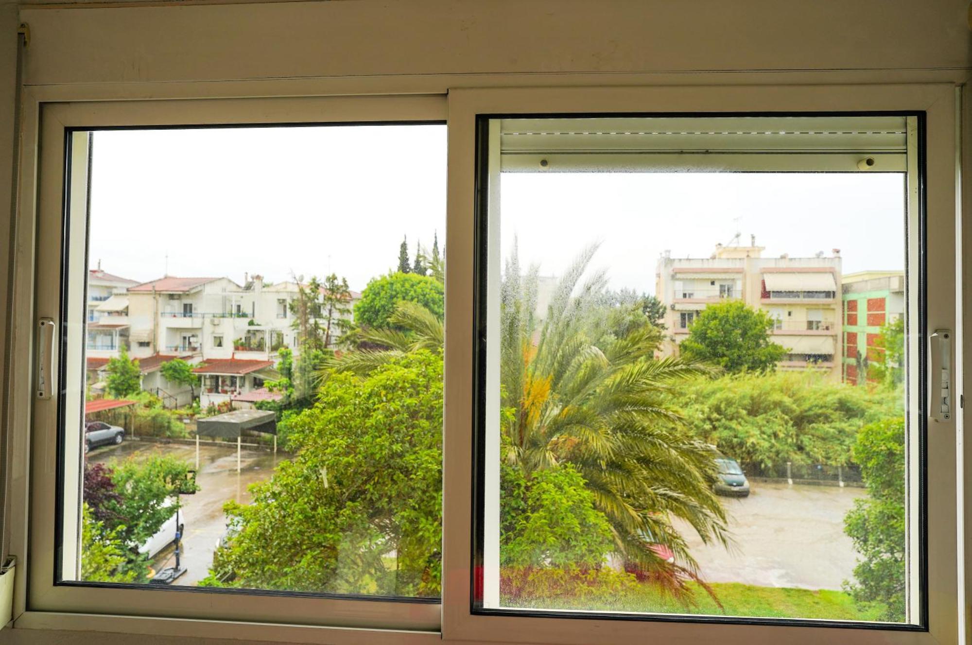 Lovely And Sunny Apartament 300M From Beach!! Peraía Екстериор снимка