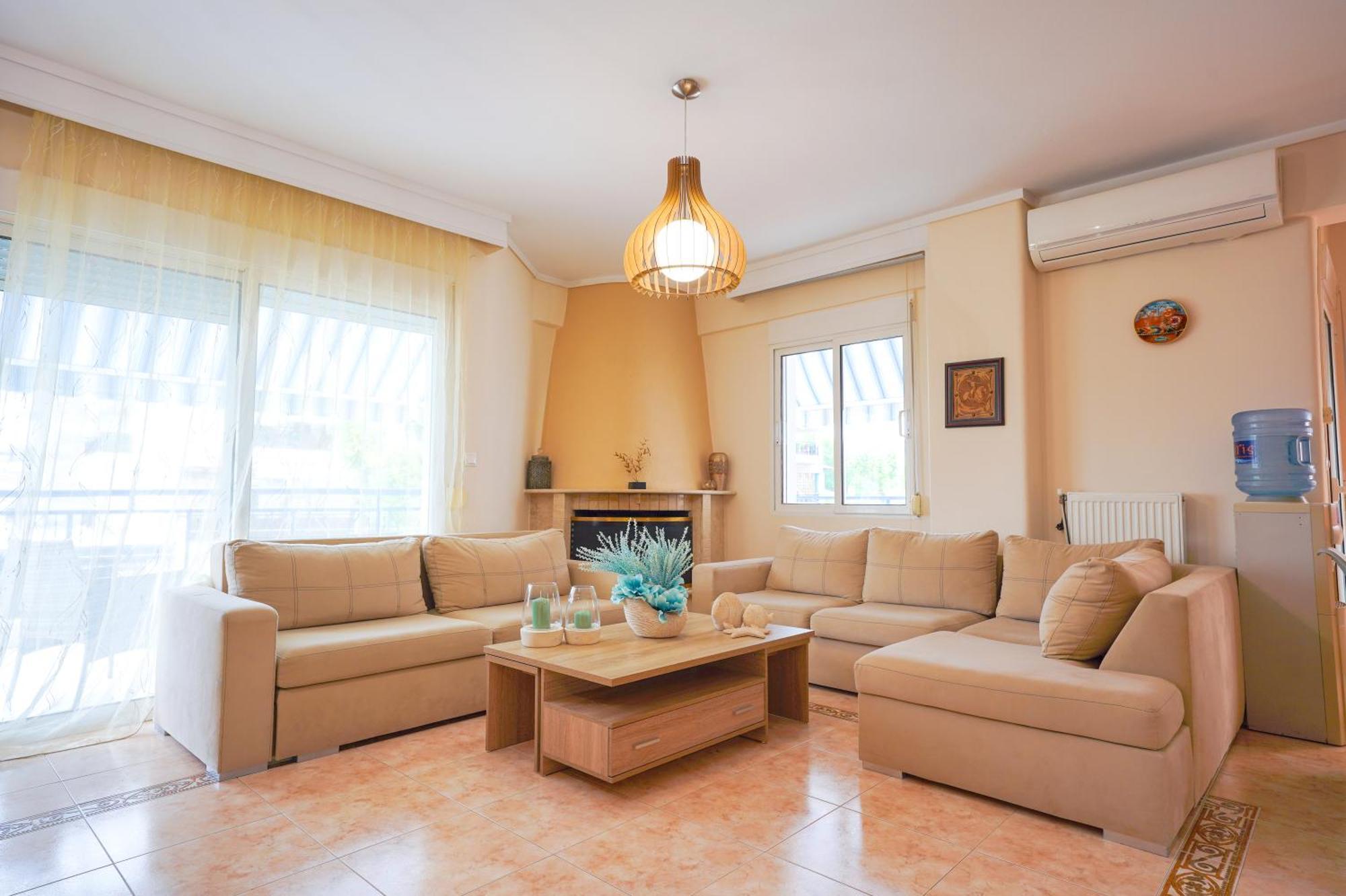 Lovely And Sunny Apartament 300M From Beach!! Peraía Екстериор снимка