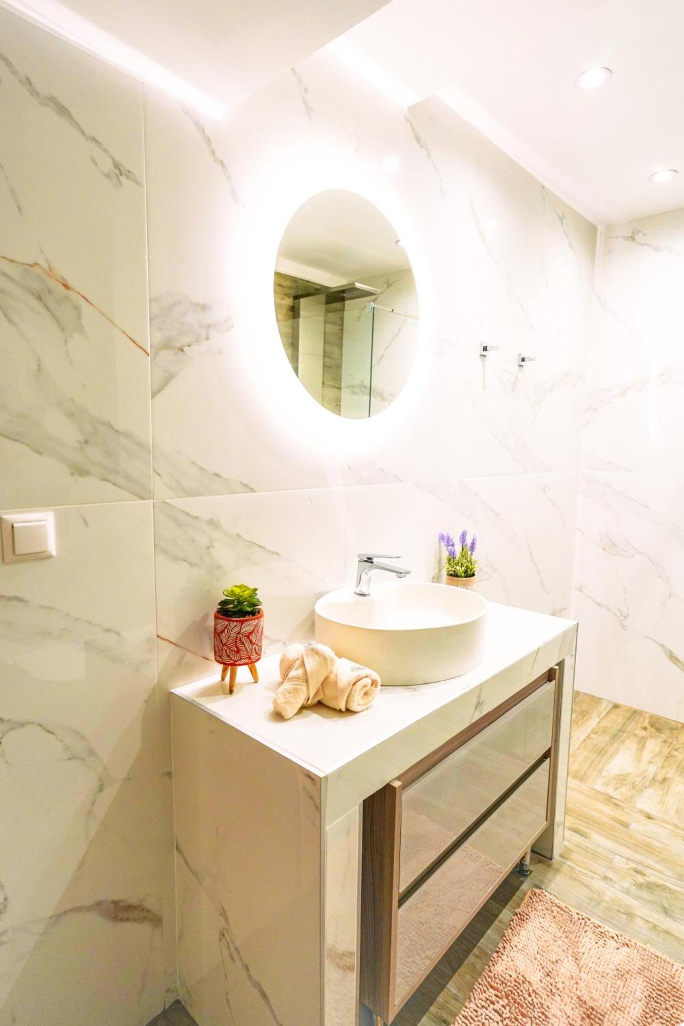 Lovely And Sunny Apartament 300M From Beach!! Peraía Екстериор снимка