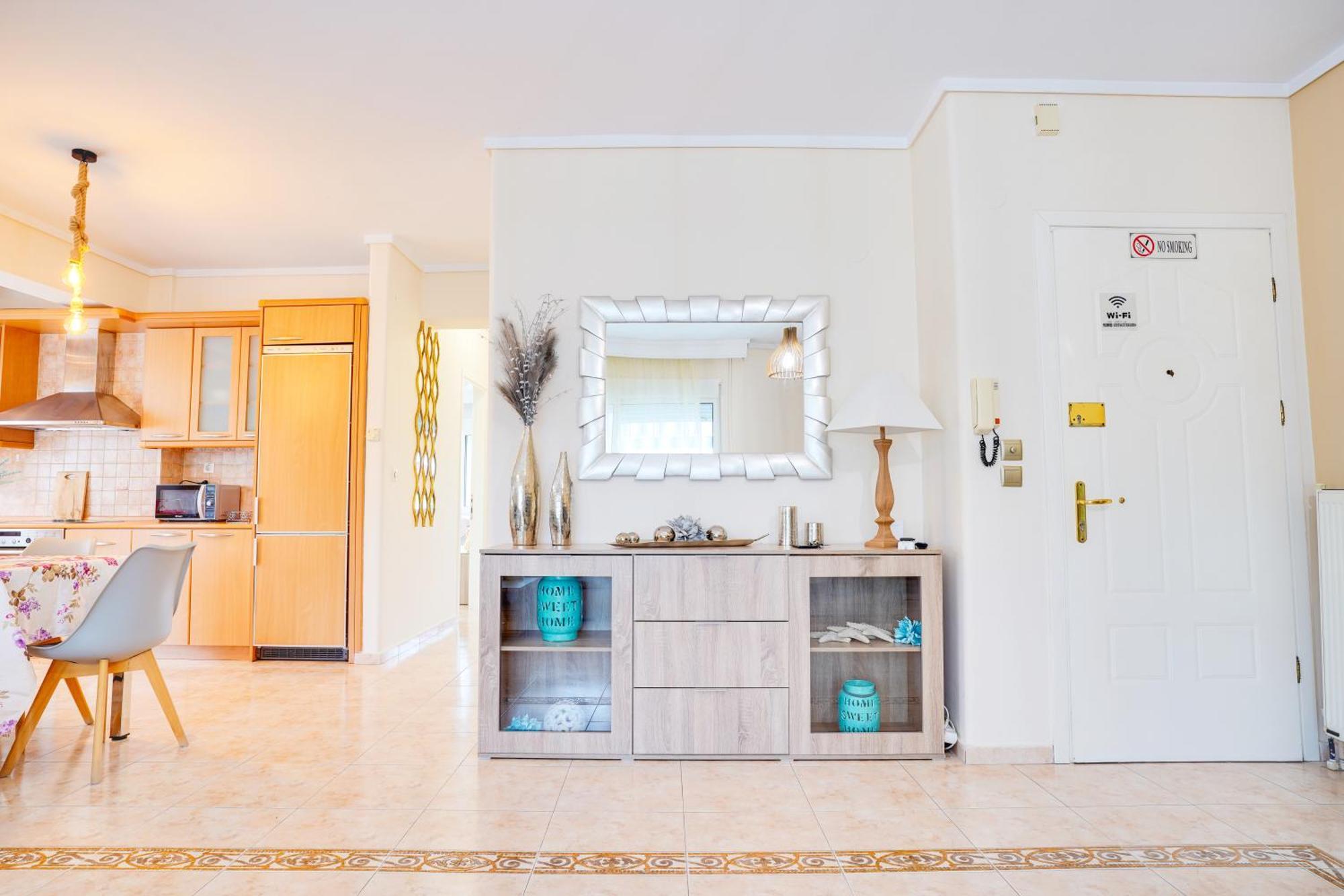 Lovely And Sunny Apartament 300M From Beach!! Peraía Екстериор снимка