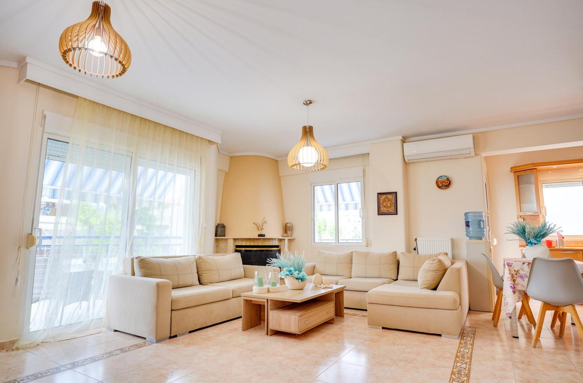 Lovely And Sunny Apartament 300M From Beach!! Peraía Екстериор снимка