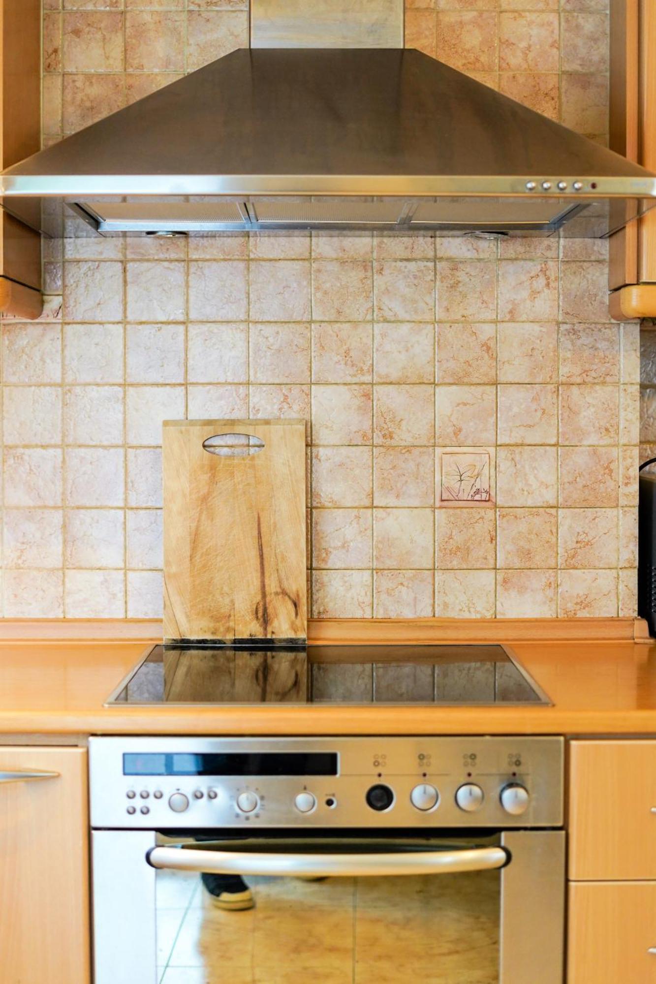 Lovely And Sunny Apartament 300M From Beach!! Peraía Екстериор снимка