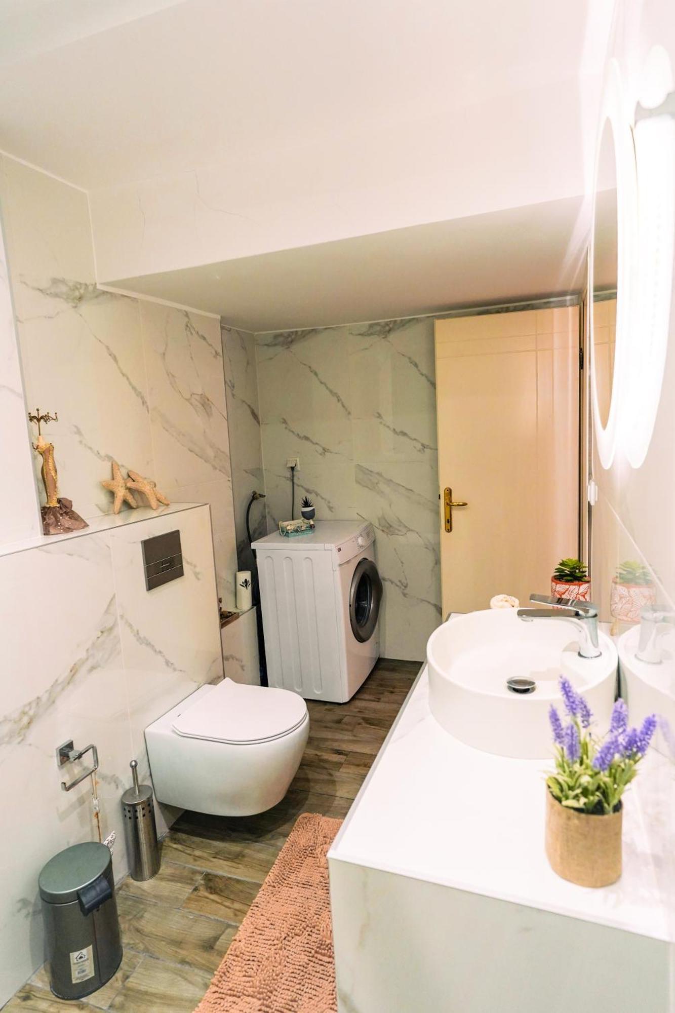 Lovely And Sunny Apartament 300M From Beach!! Peraía Екстериор снимка