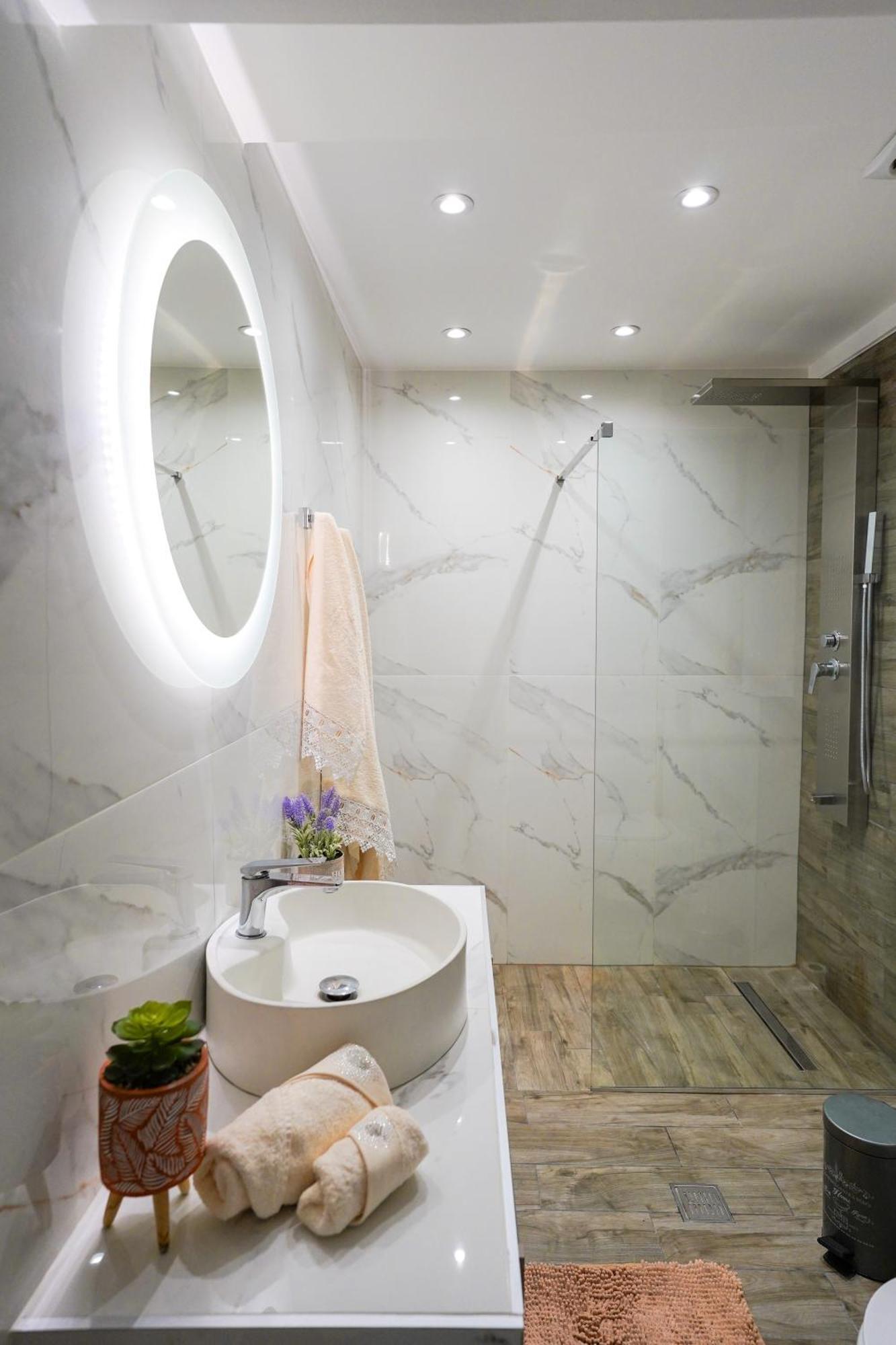 Lovely And Sunny Apartament 300M From Beach!! Peraía Екстериор снимка