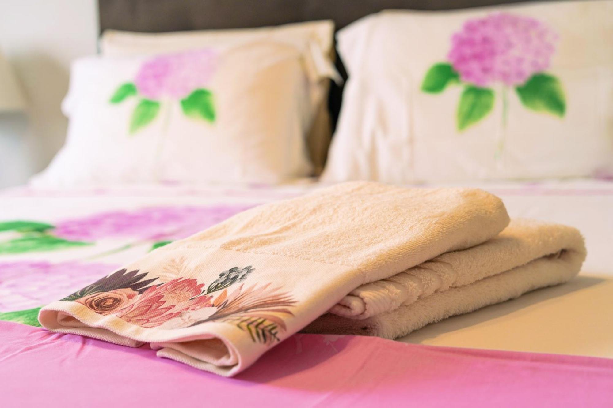 Lovely And Sunny Apartament 300M From Beach!! Peraía Екстериор снимка