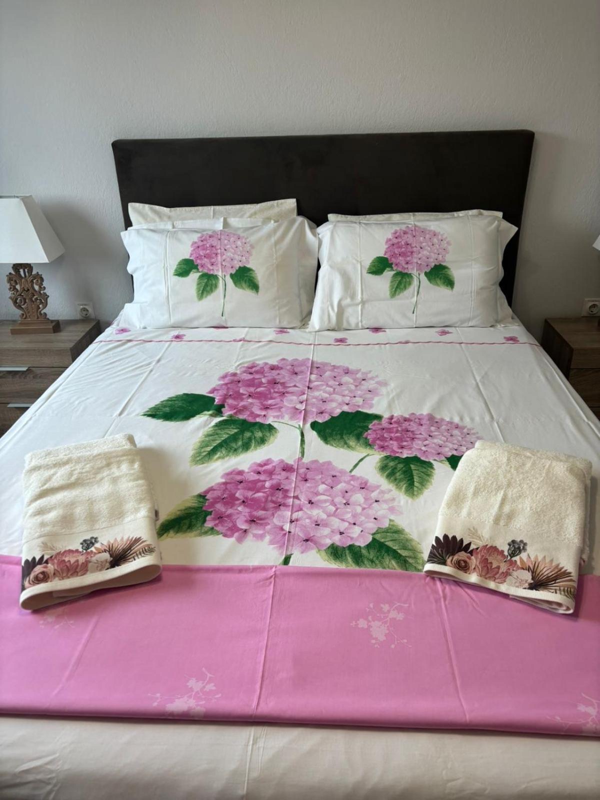 Lovely And Sunny Apartament 300M From Beach!! Peraía Екстериор снимка