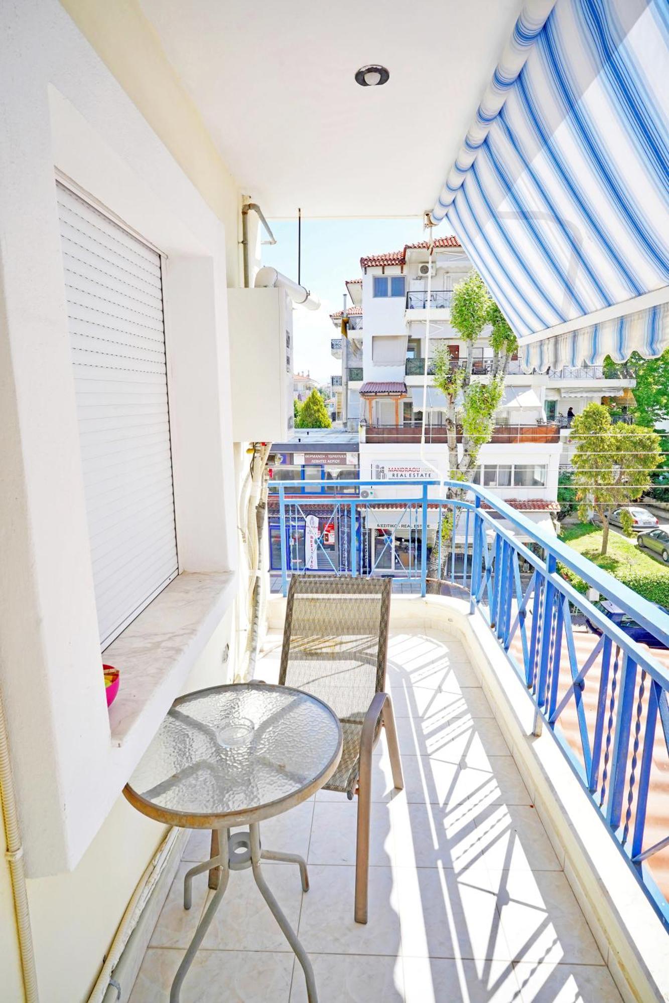 Lovely And Sunny Apartament 300M From Beach!! Peraía Екстериор снимка