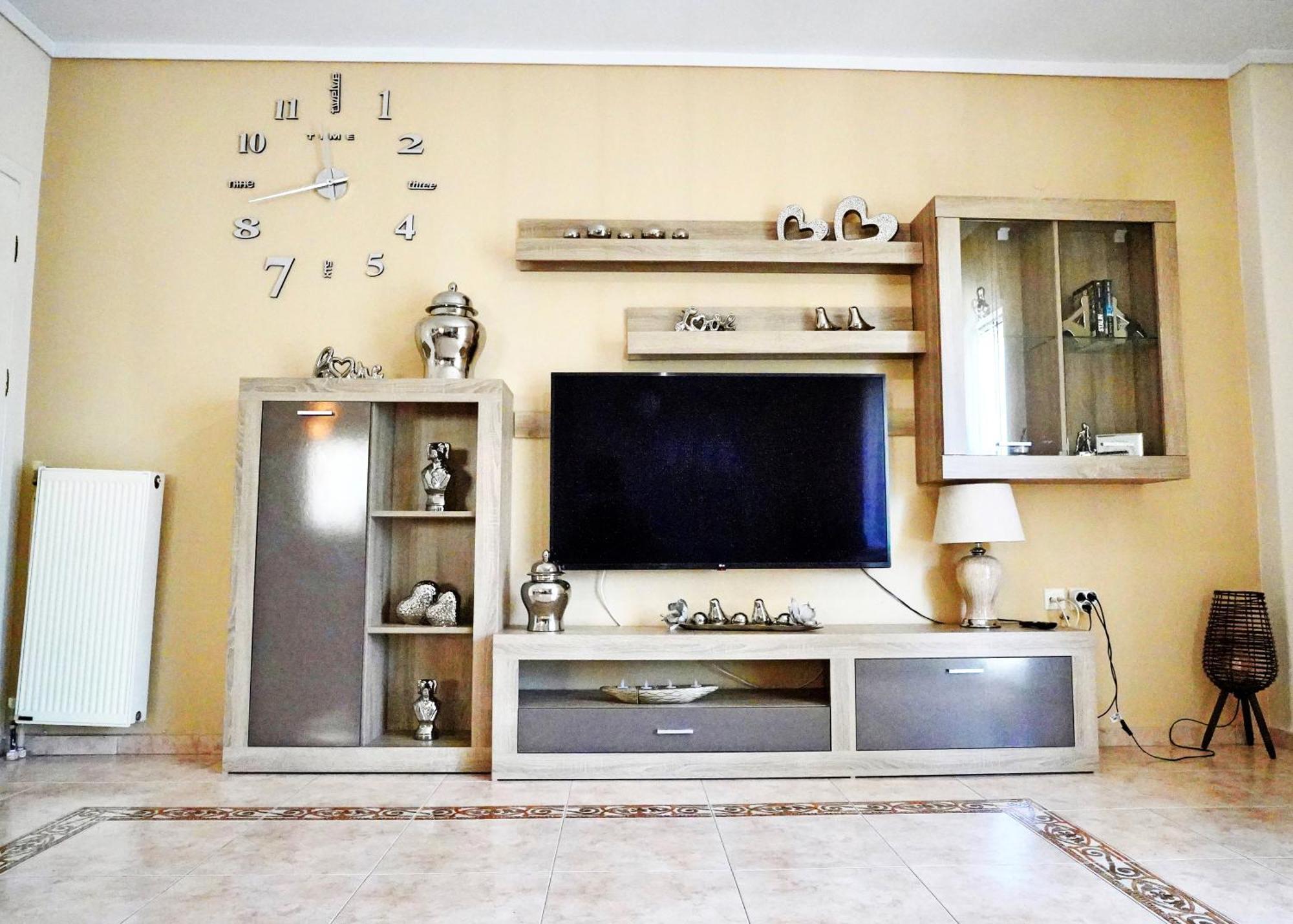 Lovely And Sunny Apartament 300M From Beach!! Peraía Екстериор снимка